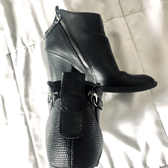 dv brand, zip-up, black booties - Picture 2 of 3